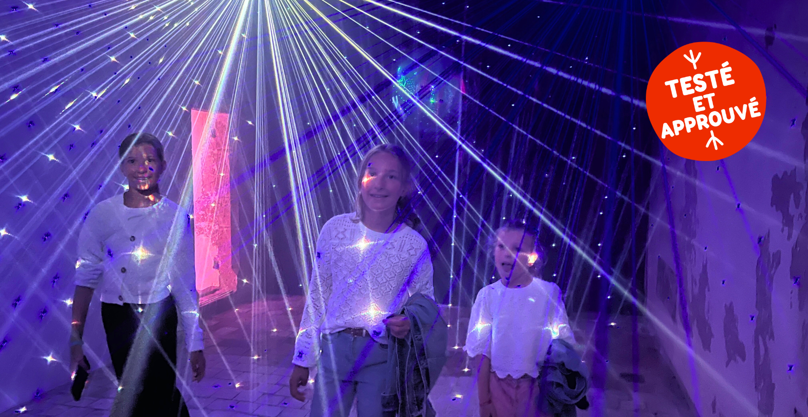 visite en famille du Château de Lumière de Beaugency – enfants en immersion lumineuse