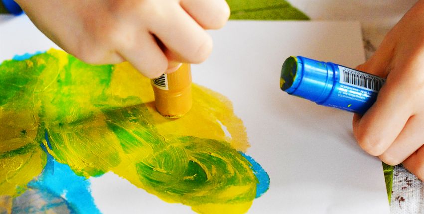 La peinture, activités pour enfants de 0 à 18 mois.