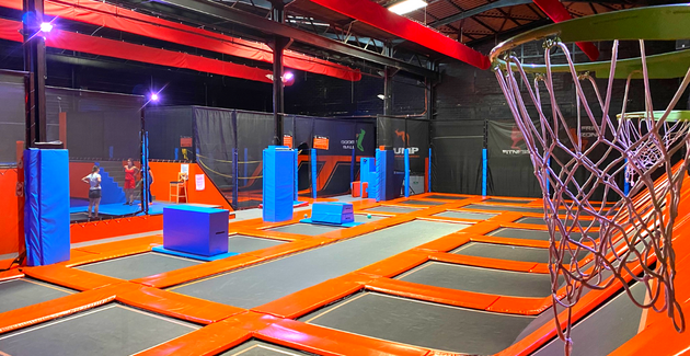 Parc à trampolines au Jump Virtual Arena à Orléans