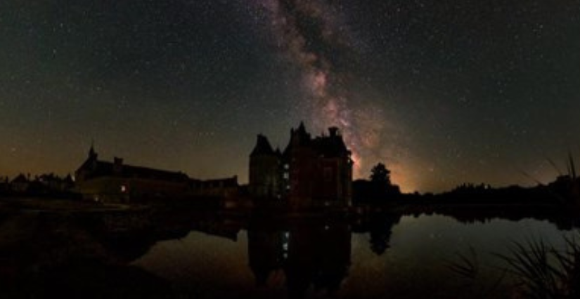 Le château de la Bussière sous les étoiles