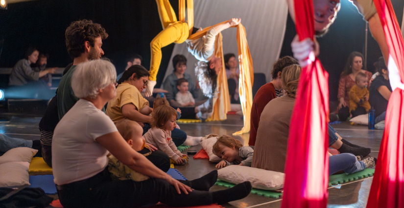 Atelier de portés acrobatiques en duo parent/enfant au Théâtre d'Orléans avec la Scène nationale