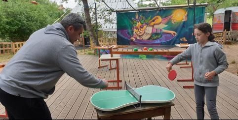 Jeux en famille à la Corne des Pâtures à Baule