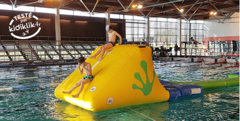 Structure gonflable sur l'eau à la Piscine l'Inox à Olivet